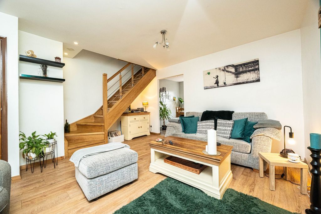 Property photo 2 of 19