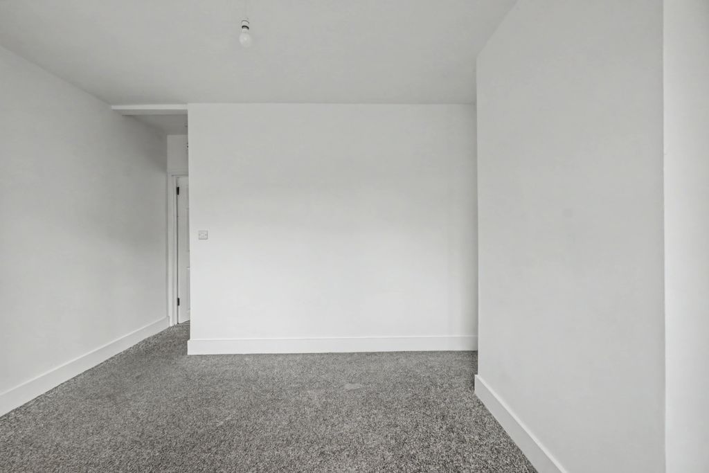 Property photo 2 of 9 Lounge