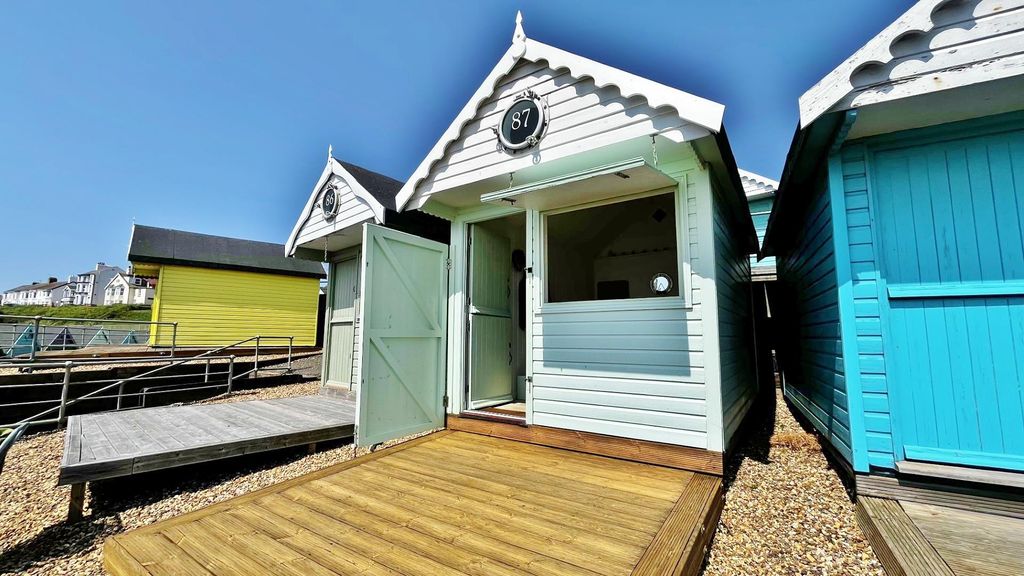 Property photo 1 of 5 Beach Hut:-