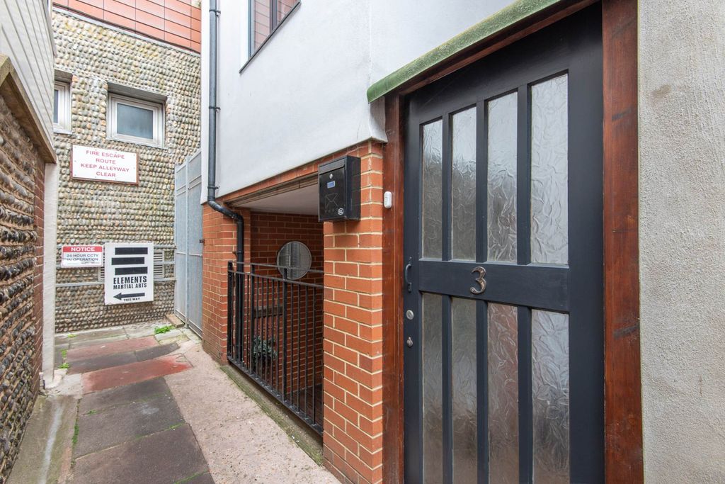 Property photo 2 of 26