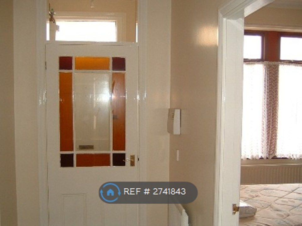 Property photo 2 of 10 Hallway