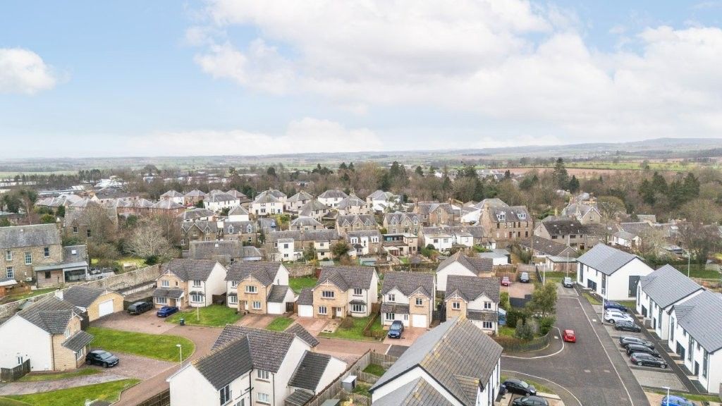 Property photo 3 of 49