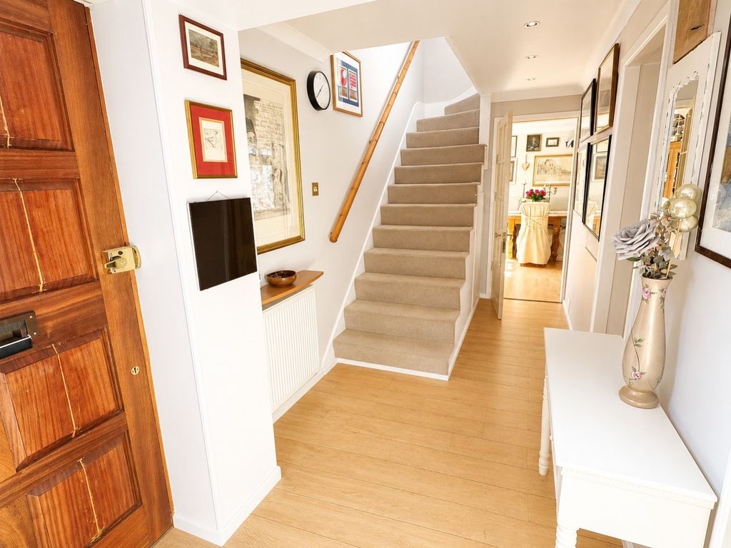 Property photo 2 of 11 Hall