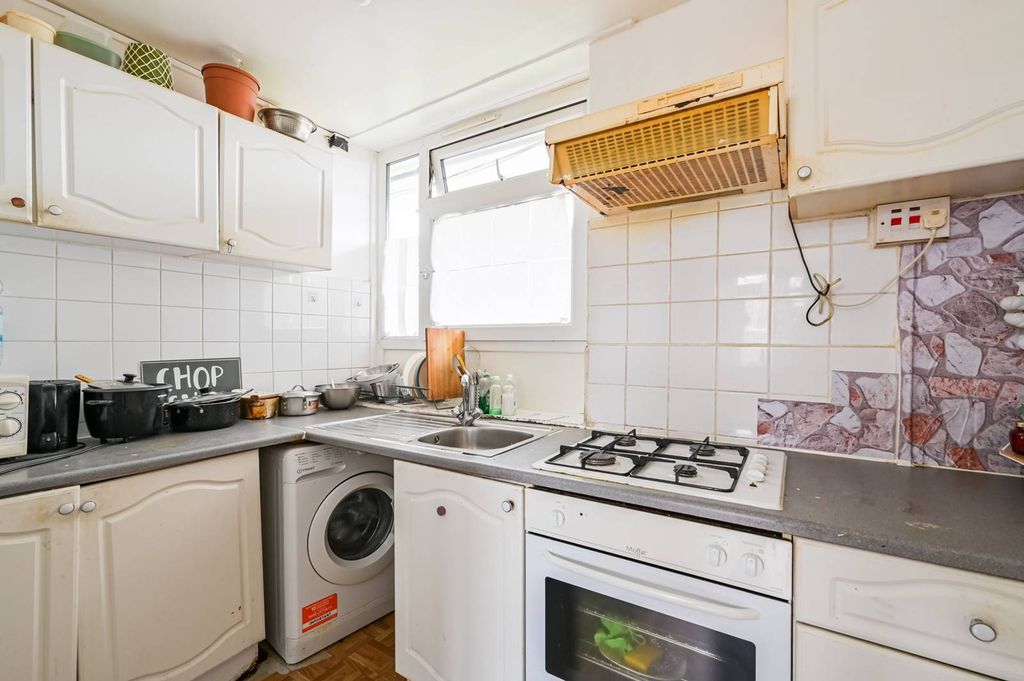 Property photo 1 of 6