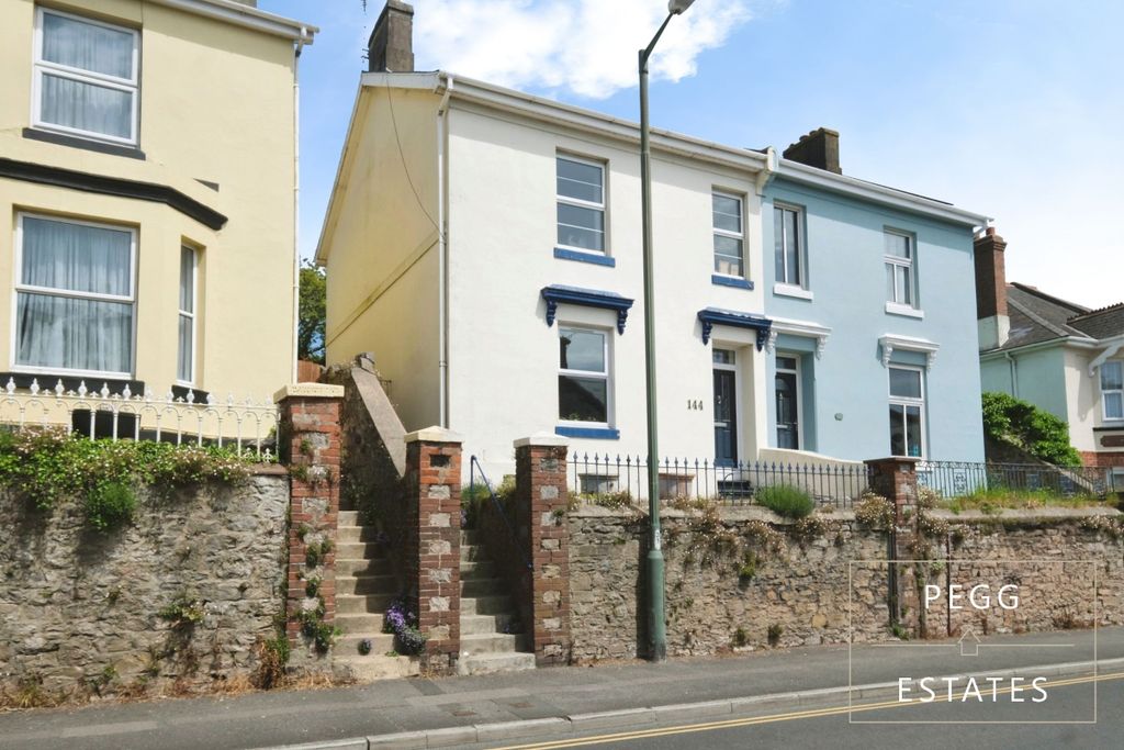 Property photo 2 of 34