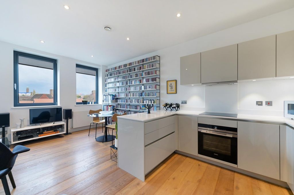 Property photo 3 of 11