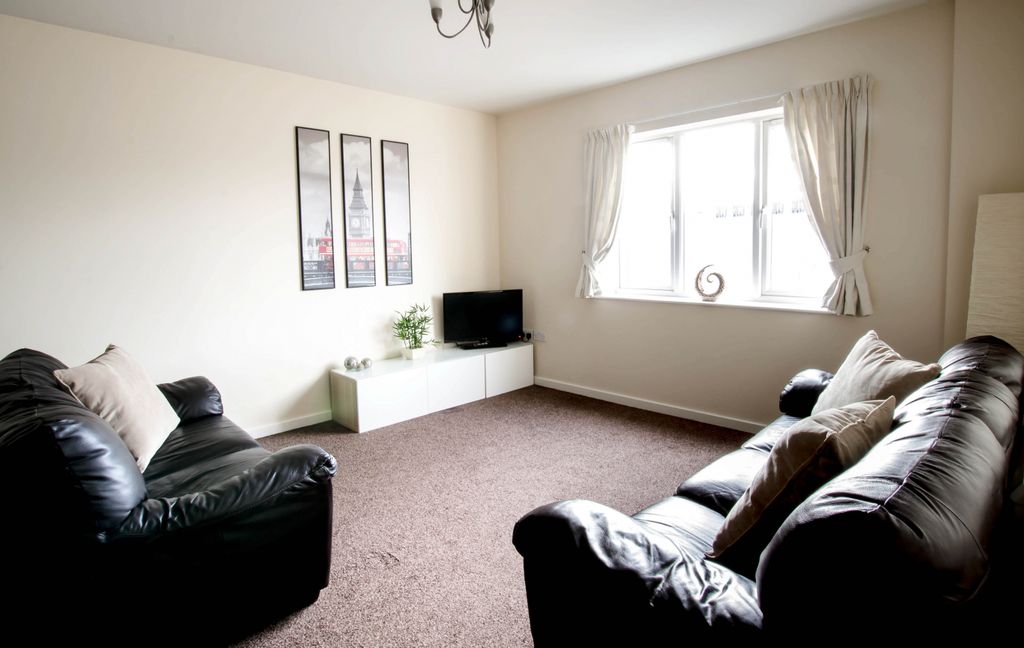 Property photo 1 of 7 Two Double Bedroom Apartment Located In The Heart Of Crawley Town Centre At The Top Of The High Street