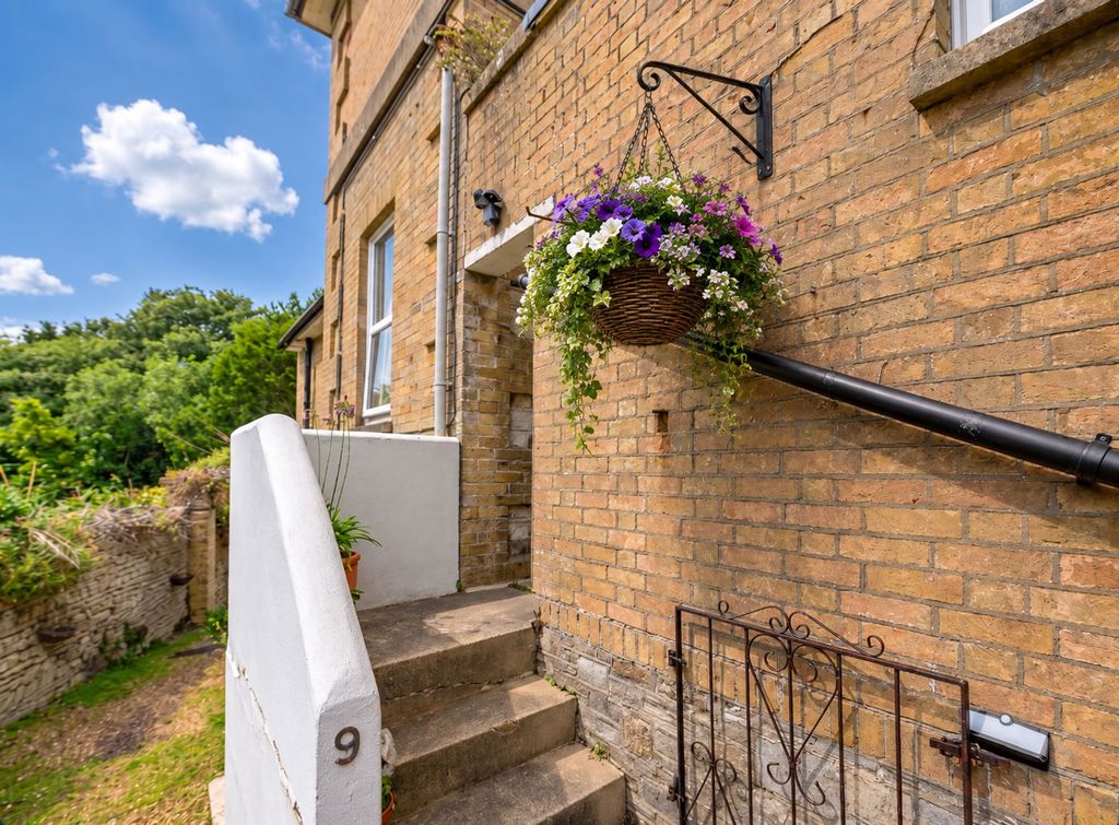 Property photo 2 of 17 Private Entrance