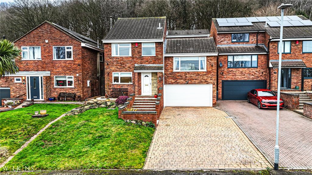 Property photo 1 of 49 Picture No. 32