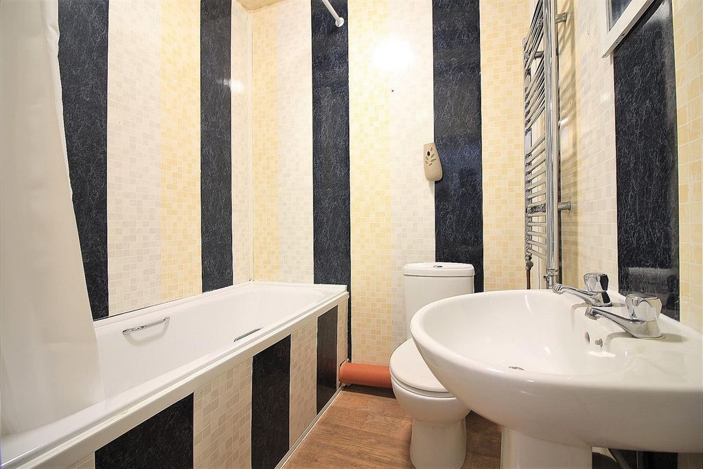 Property photo 3 of 5 Family Bathroom/ WC