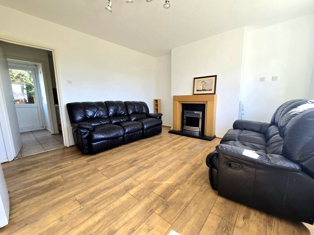 Property photo 2 of 7 37A110A9-B56A-4600-8Da5-6Fa3Ddea9Cf9