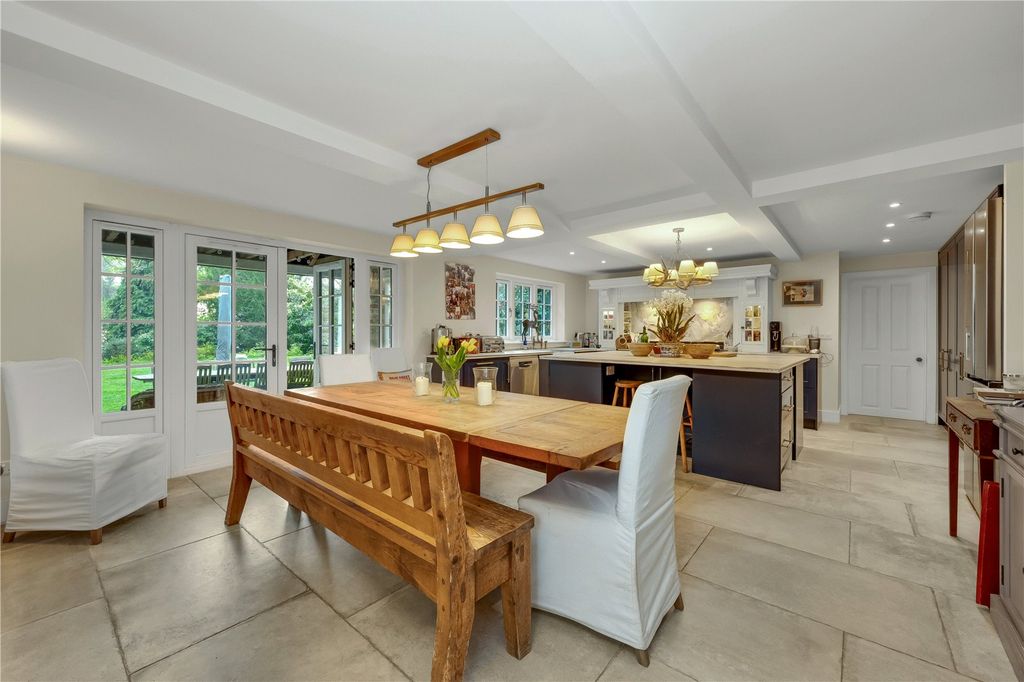 Property photo 2 of 20 Kitchen/Dining Room