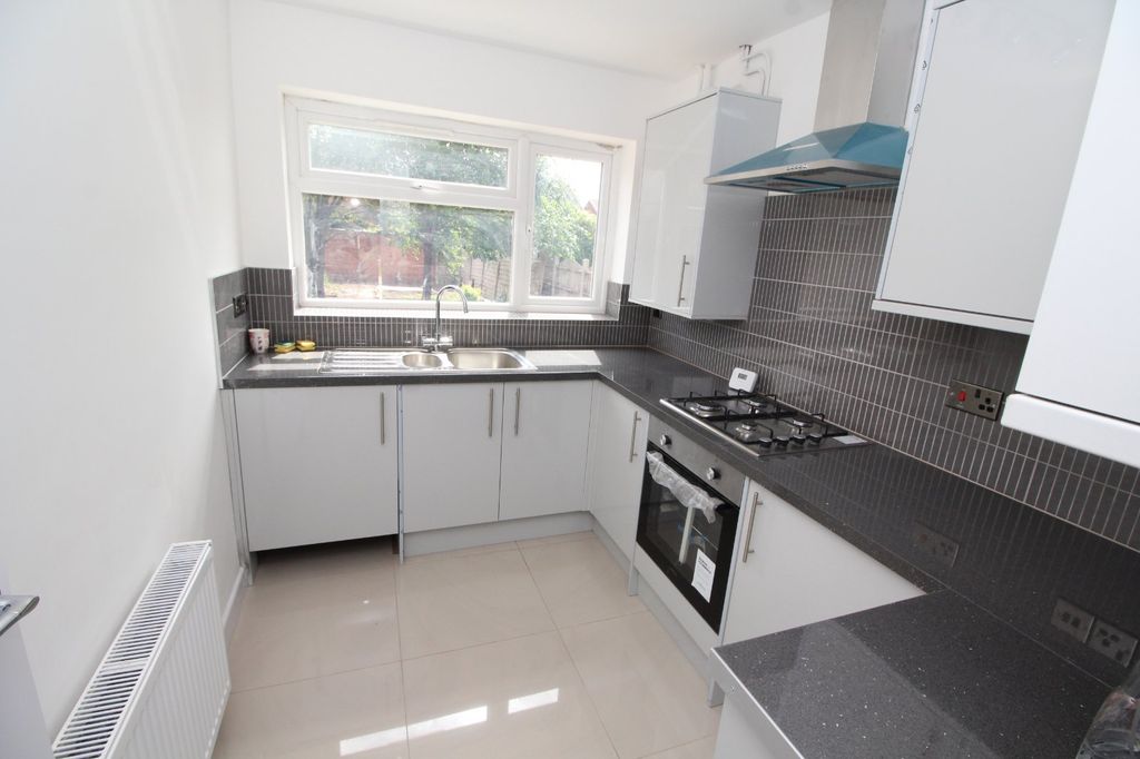 Property photo 2 of 8 Kitchen