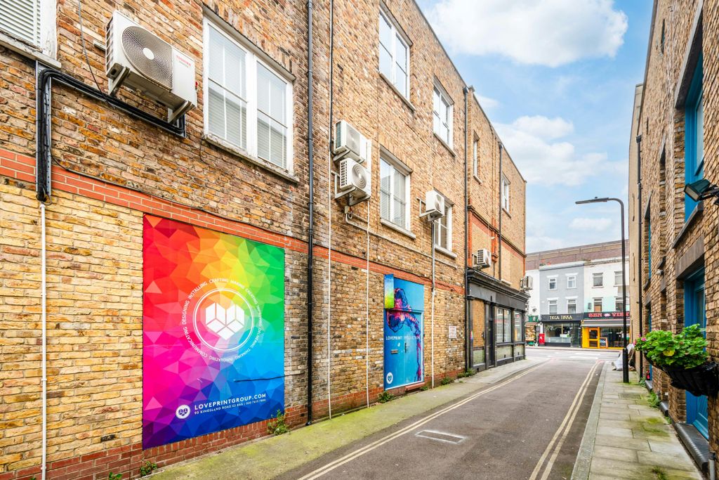 Property photo 1 of 8 Kingsland Rd 93 Gf  Low Res 8.Jpg