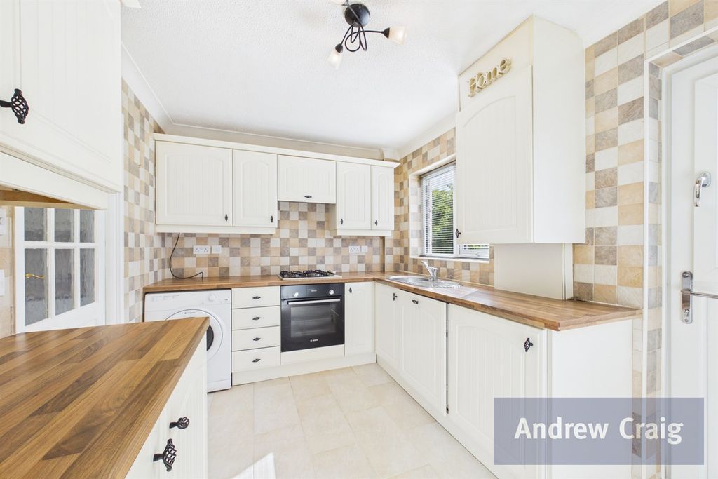 Property photo 3 of 18 Kitchen