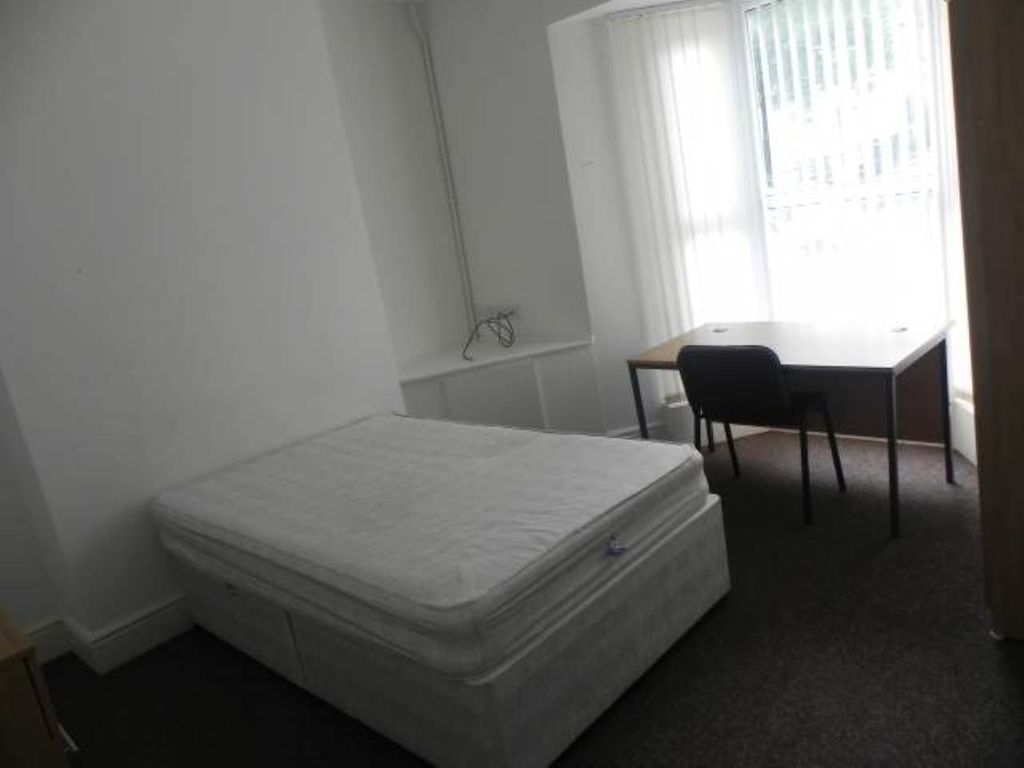 Property photo 3 of 8 48 St Helens Avenue Bedroom 1