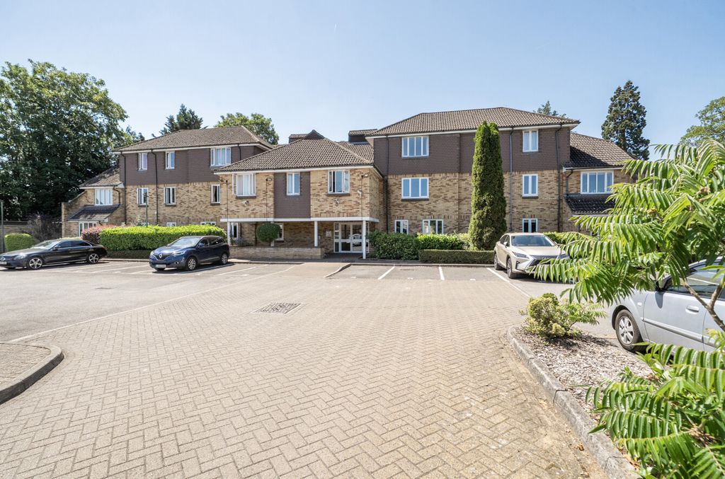Property photo 1 of 15 1479144-12-6A352F...