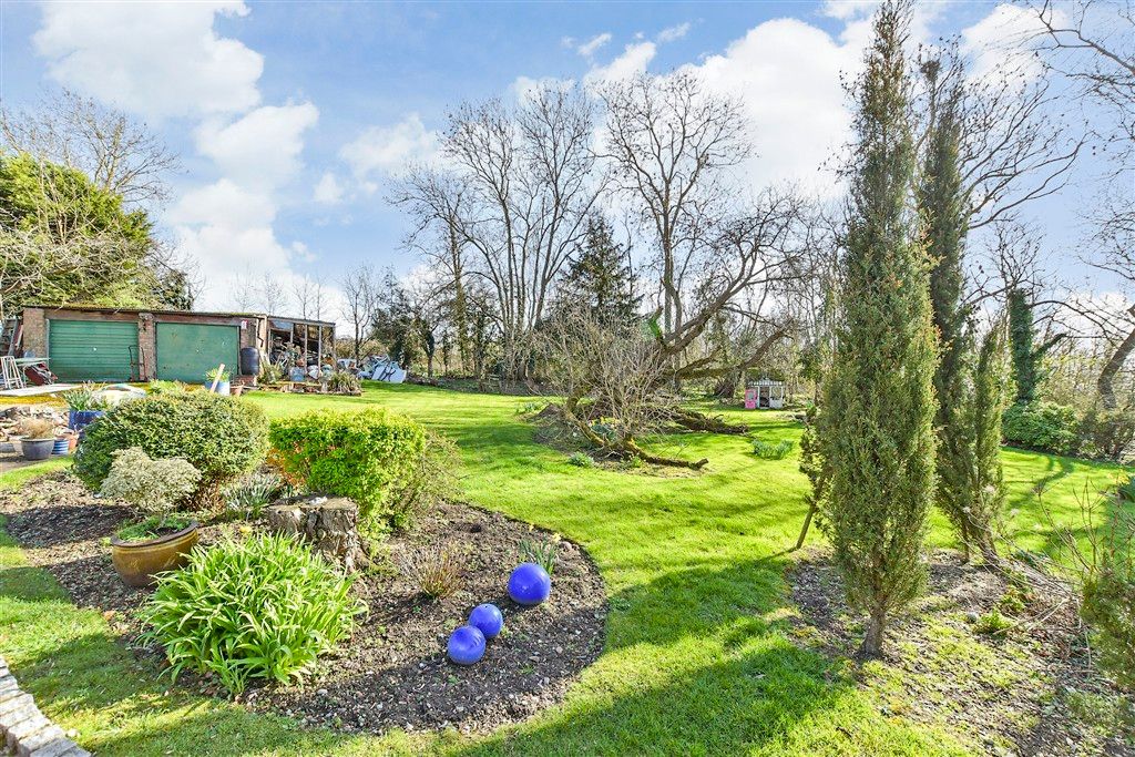 Property photo 1 of 16 Front Garden