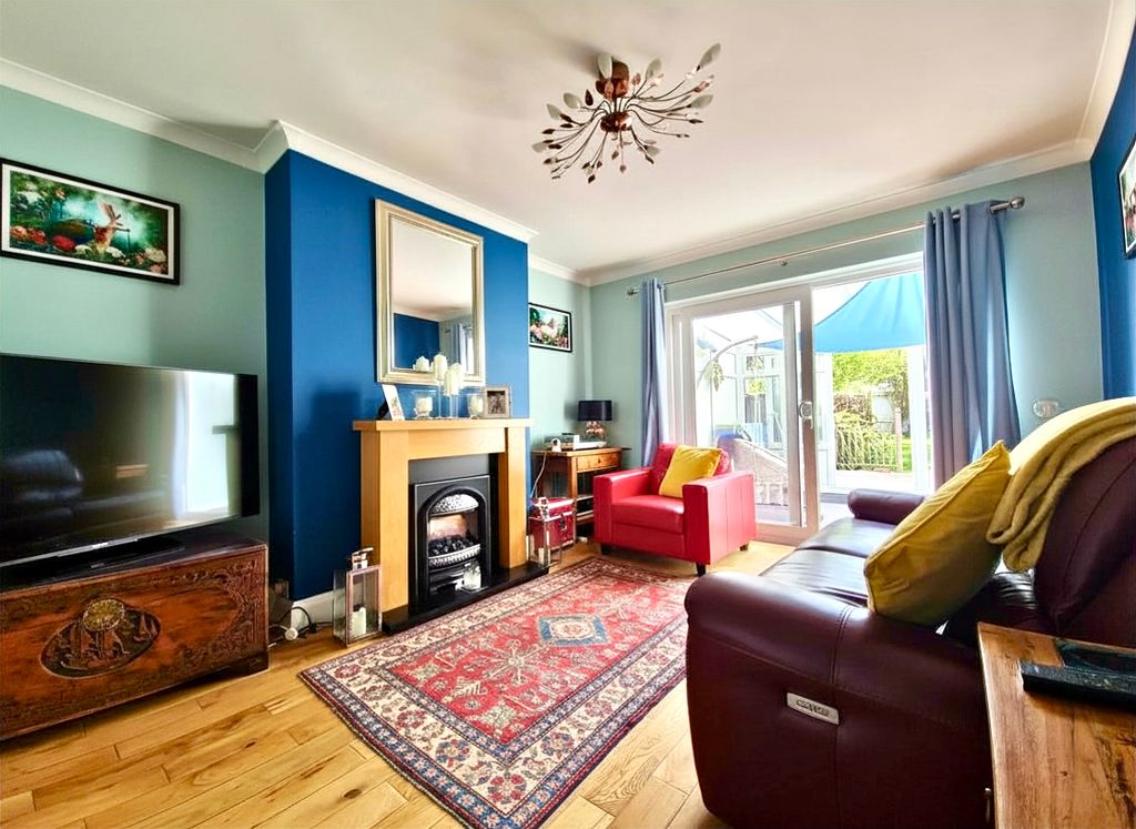 Property photo 2 of 25 Lounge