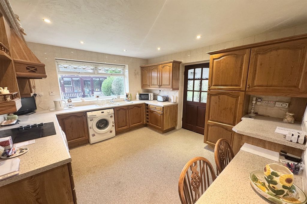 Property photo 3 of 13 Kitchen