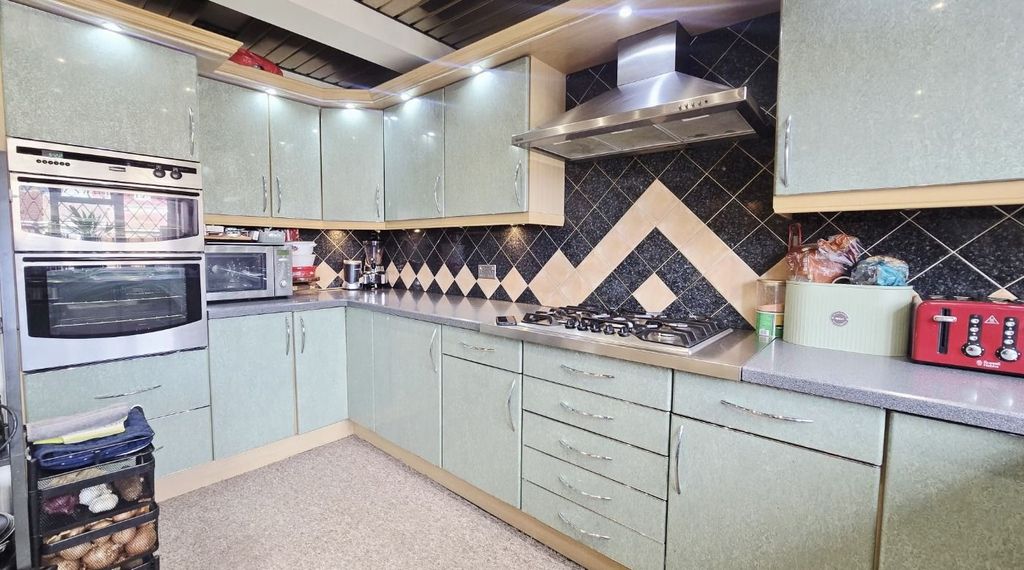 Additional image 7 of 5 bed semi-detached house for saleGledwood Gardens, Hayes UB4