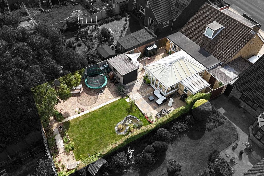 Property photo 2 of 27