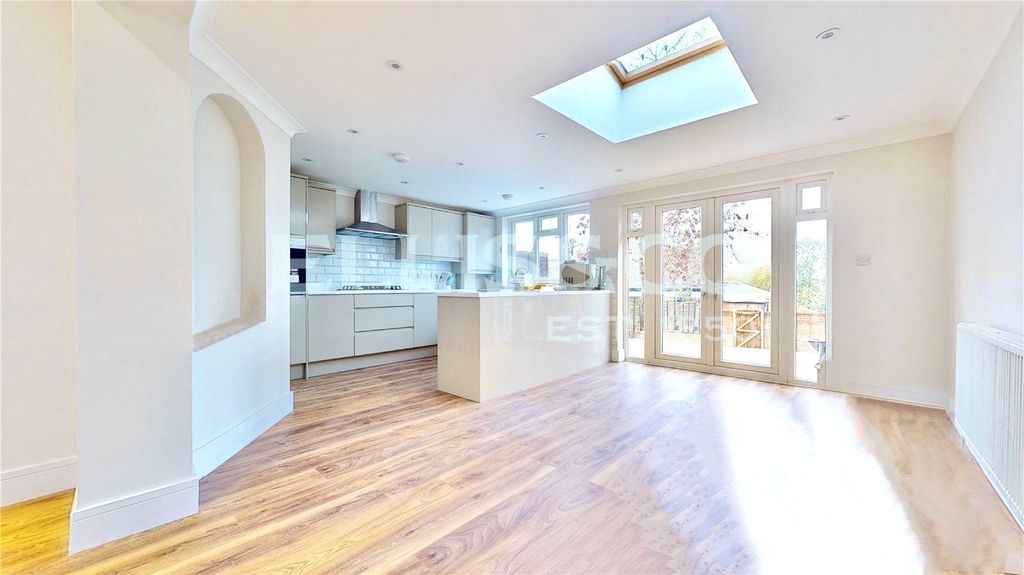 Property photo 2 of 12 Picture No. 14