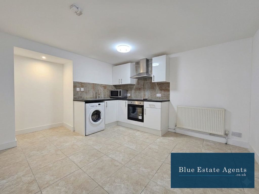 Property photo 1 of 6 Kitchen