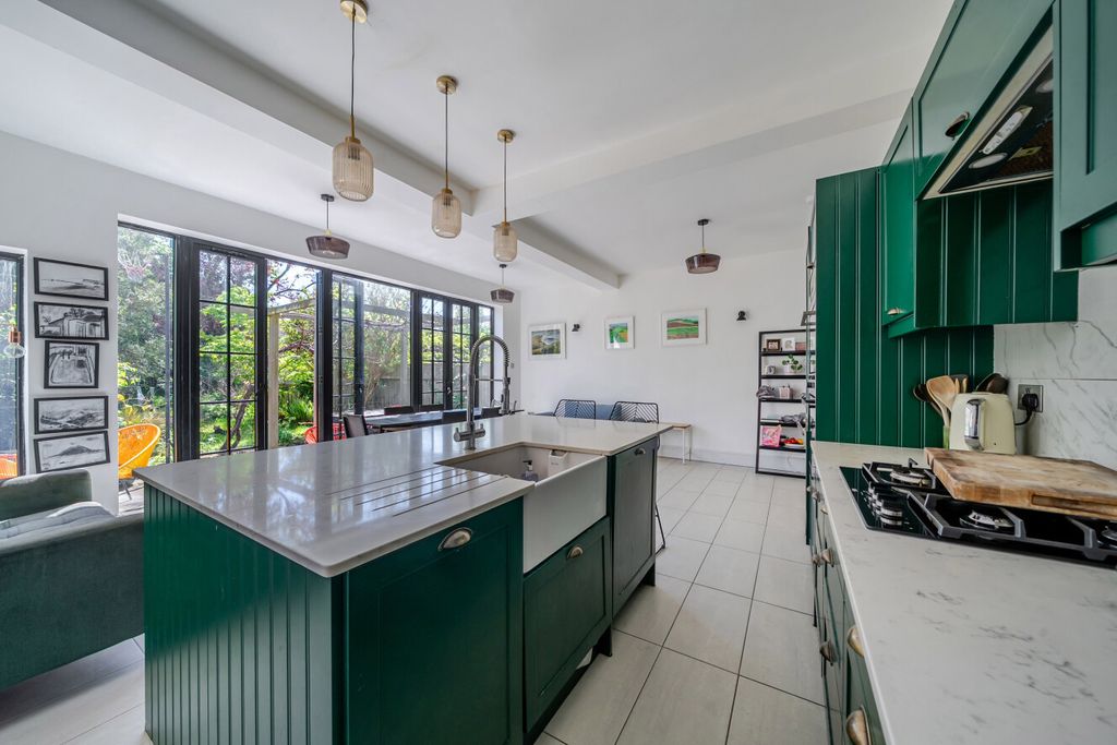 Property photo 2 of 19 1451802-8-69F4902...