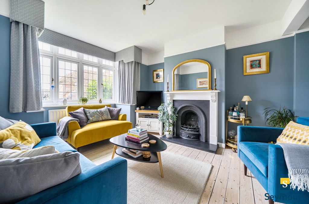 Property photo 2 of 24 Living Room