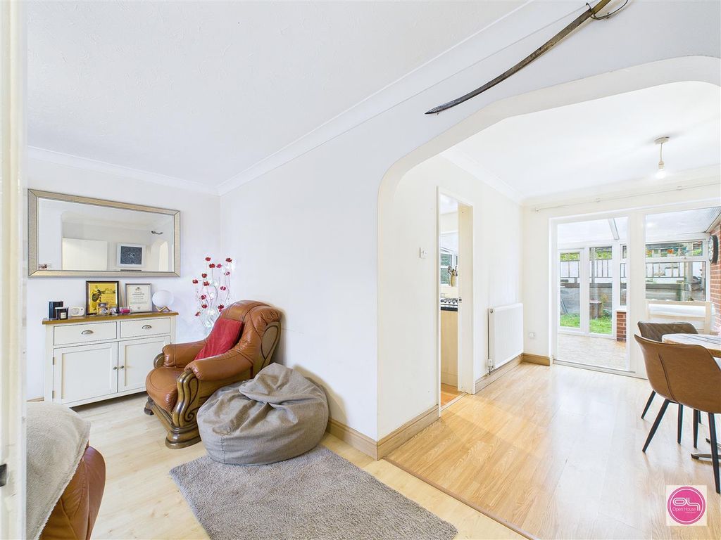 Property photo 3 of 32 Pine Walk, Castle Gresley (7).Jpg