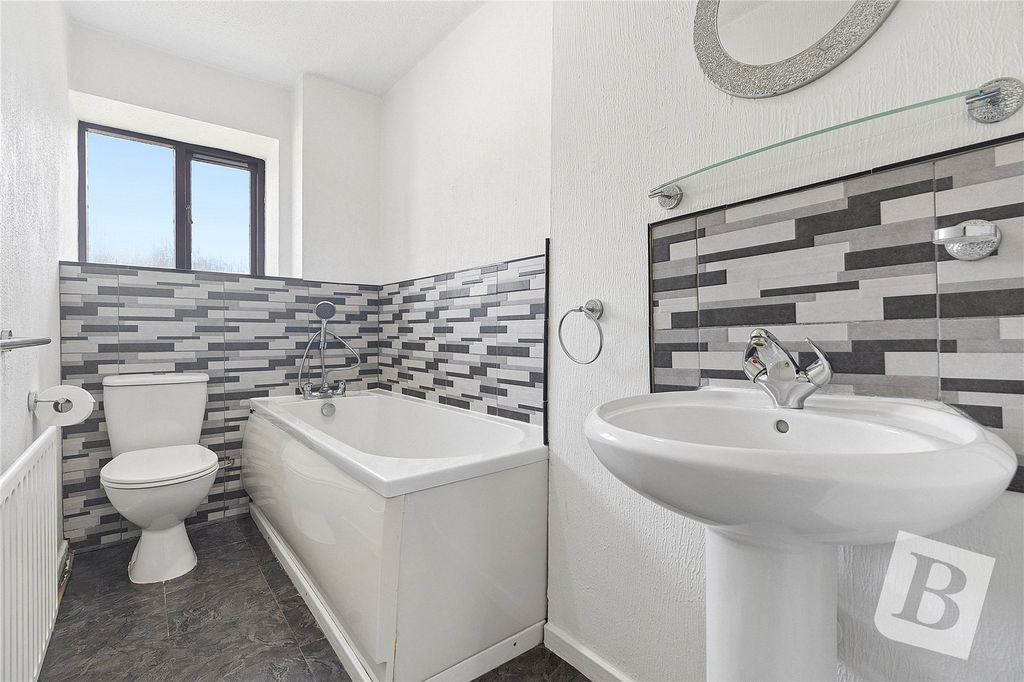 Property photo 3 of 10 Bathroom