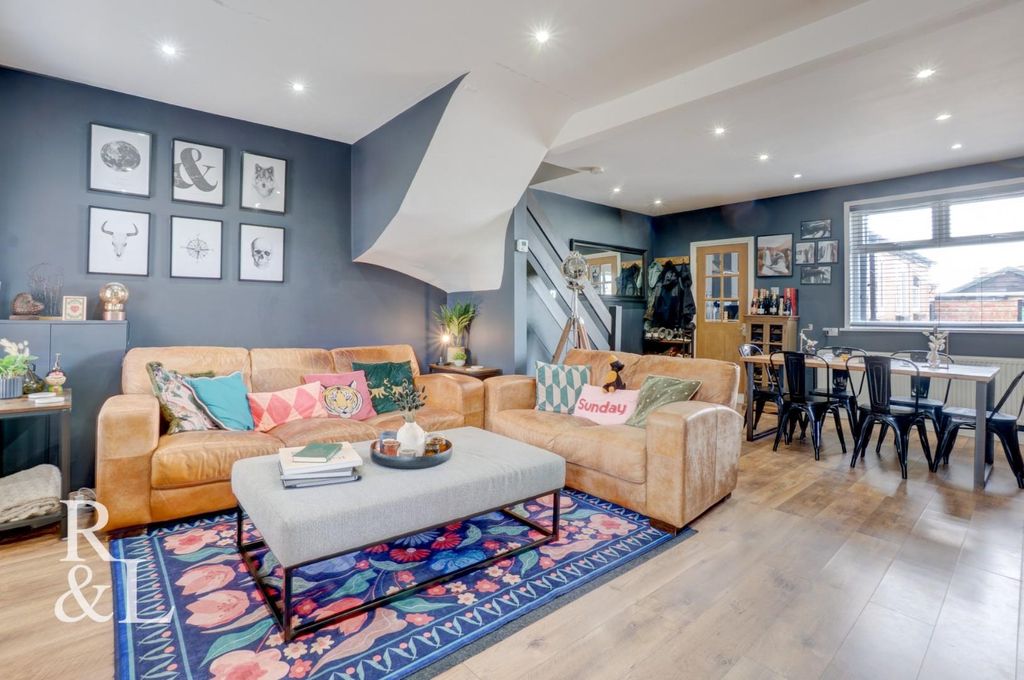 Property photo 3 of 28 255 Station (9).Jpg