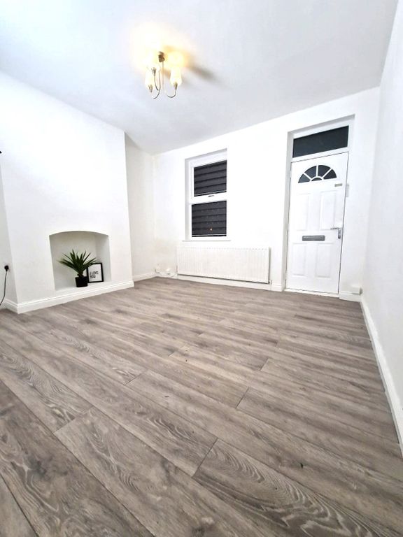 Property photo 3 of 8 Gallery