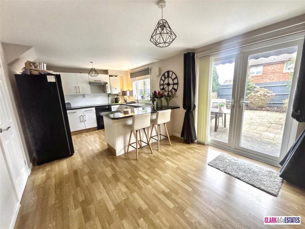 Property photo 2 of 12 Kitchen Diner