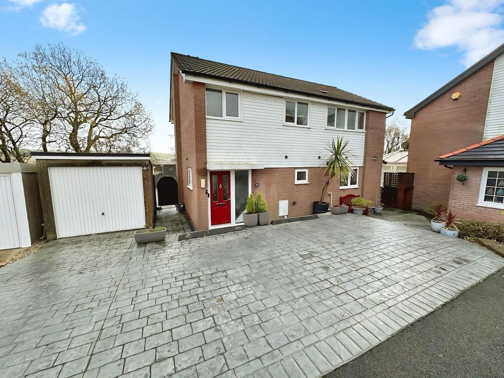 Property photo 1 of 25