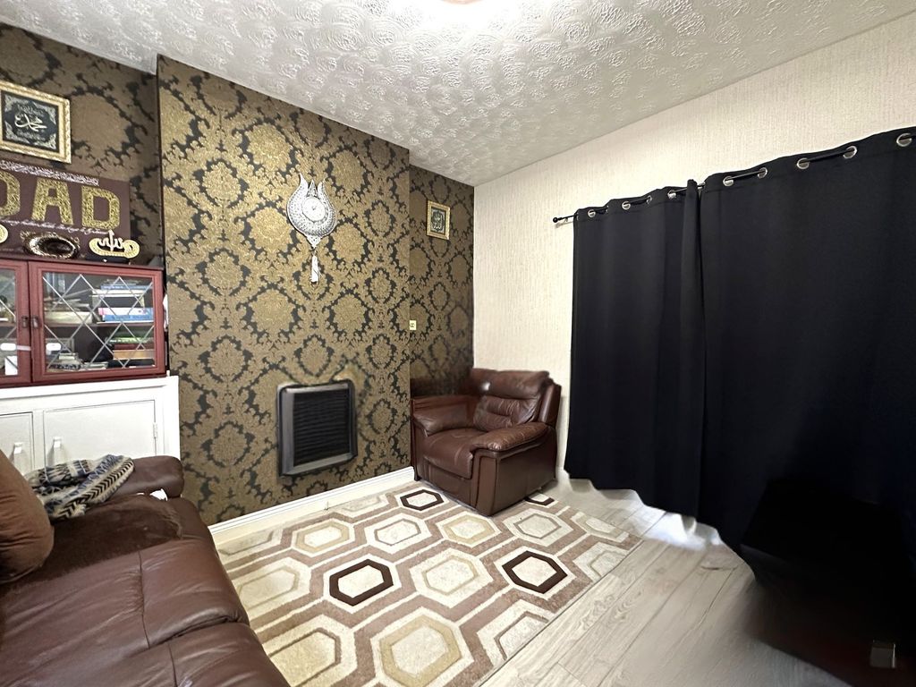 Property photo 2 of 7 Living Room