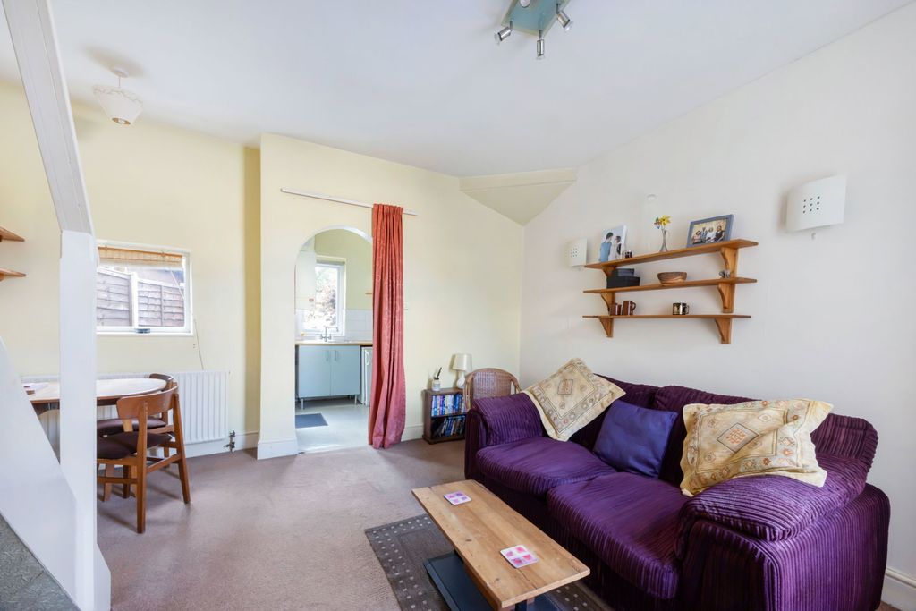 Property photo 3 of 11