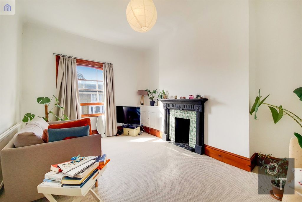 Property photo 2 of 6 Reception