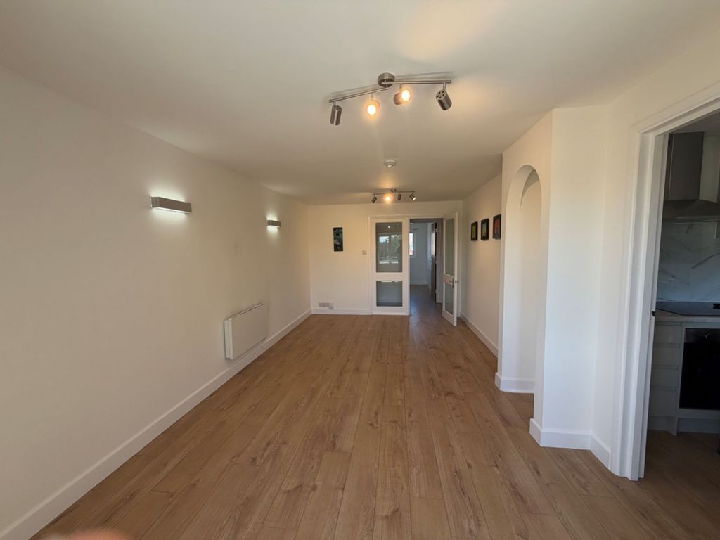 Property photo 3 of 10 Photo 7