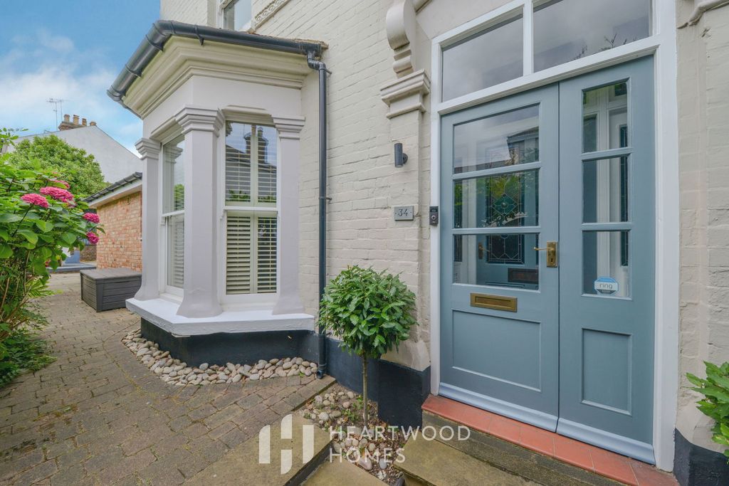 Property photo 2 of 38