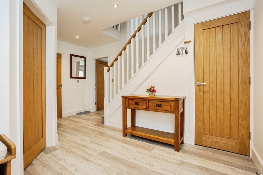 Property photo 2 of 26