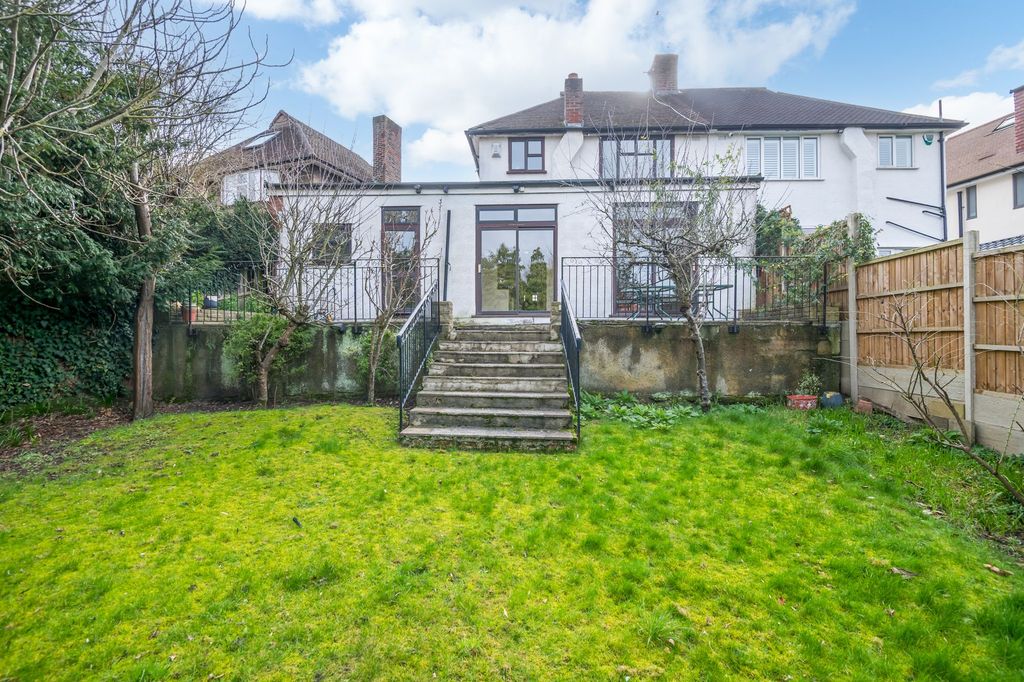 Property photo 2 of 25