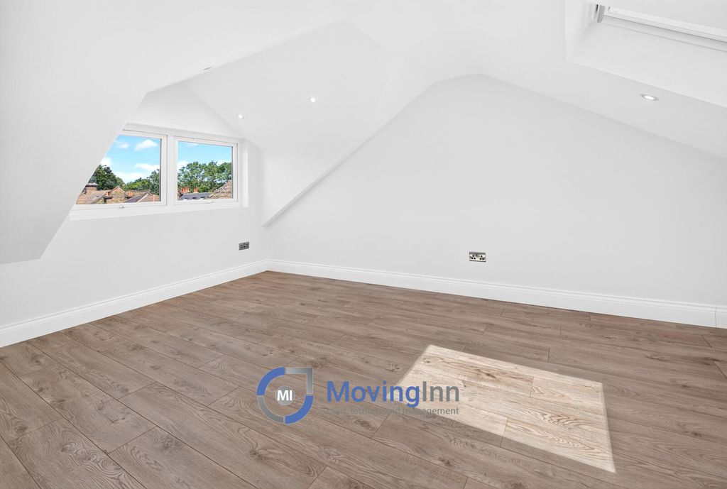 Property photo 3 of 15 Loft