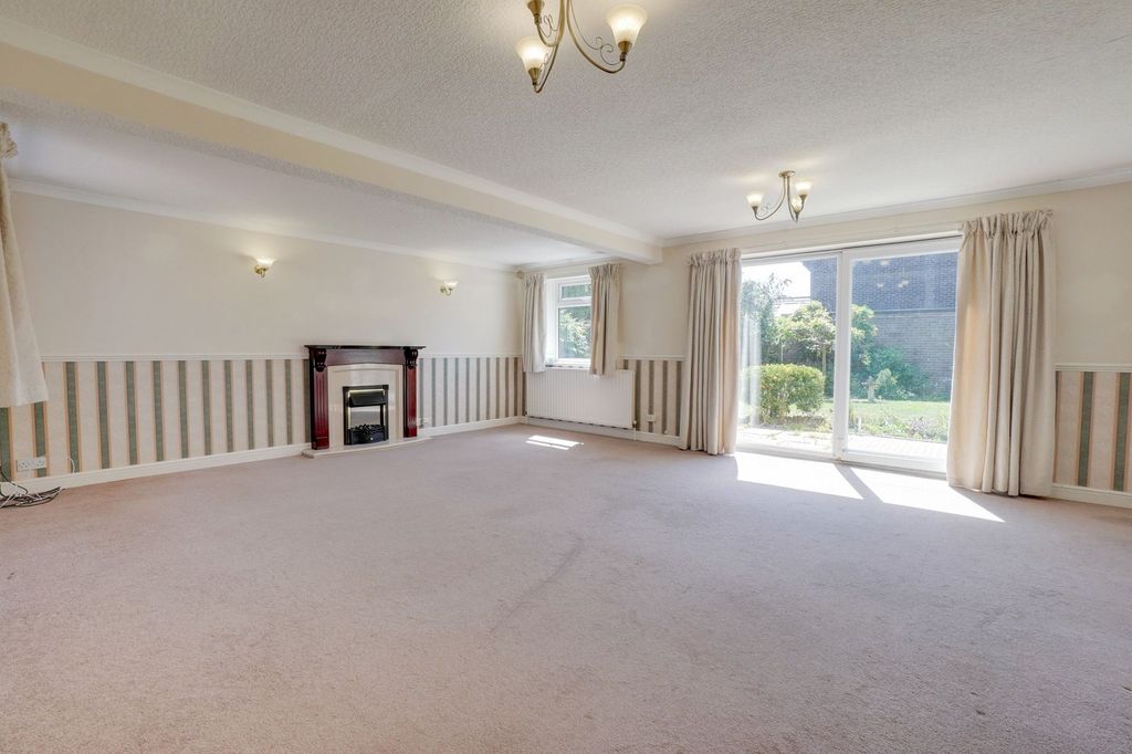 Property photo 2 of 22