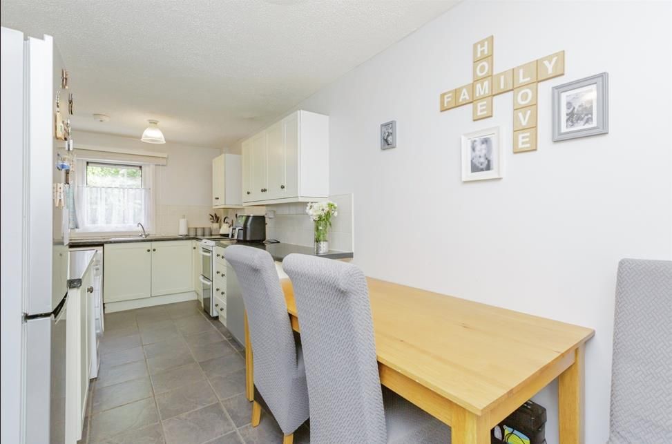 Property photo 3 of 10 Kitchen