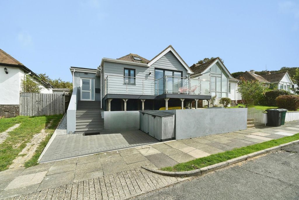 Property photo 1 of 32 Front