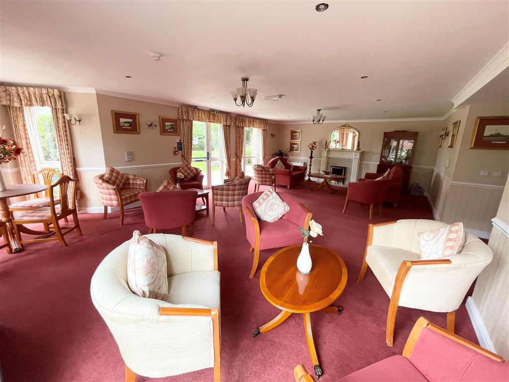Property photo 3 of 17 Residents Lounge
