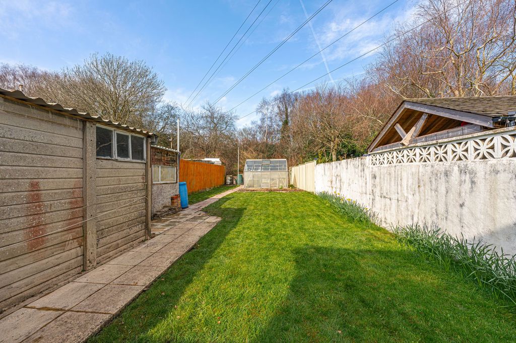 Property photo 2 of 26