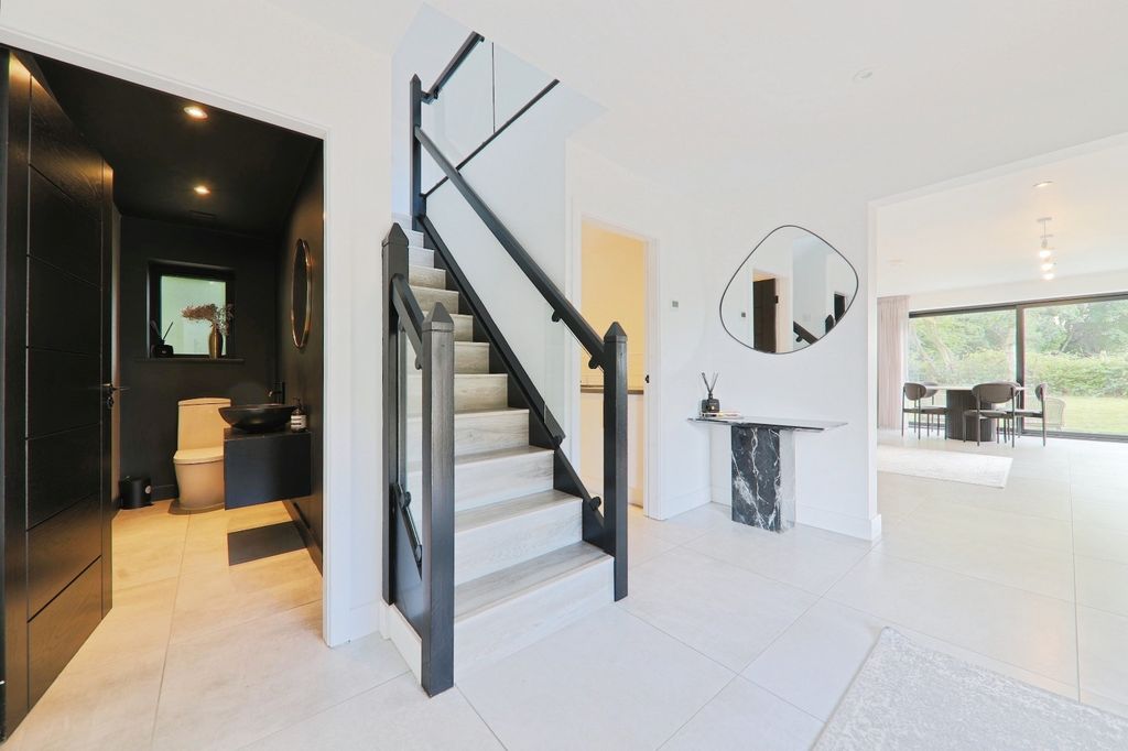 Property photo 2 of 21 4214223